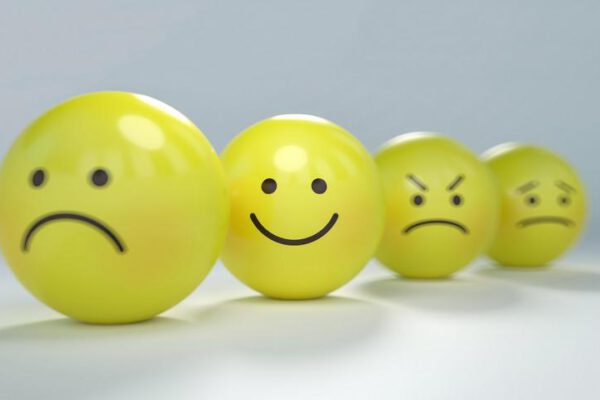 Lebensglück laut World Happiness Report 2023. DAS sind die glücklichsten Staaten weltweit.